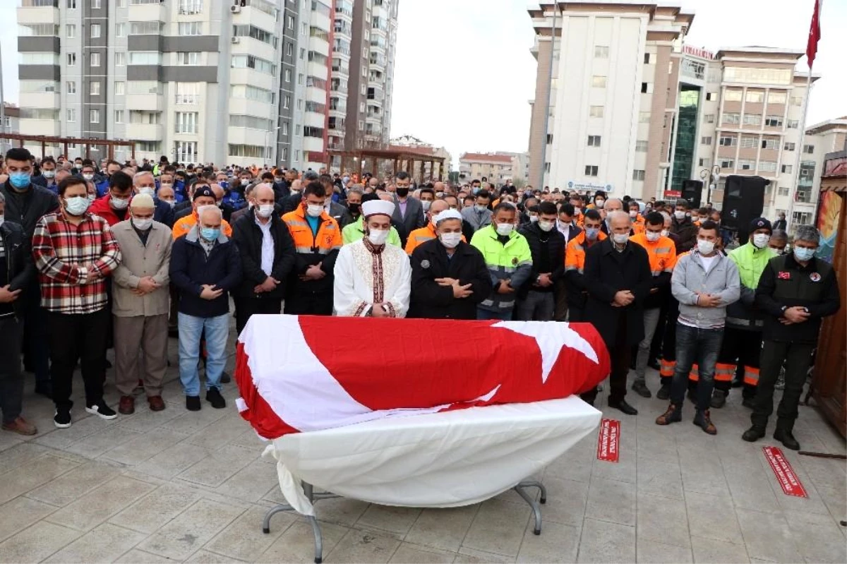 Servis kazasında ölen işçilere hüzünlü veda