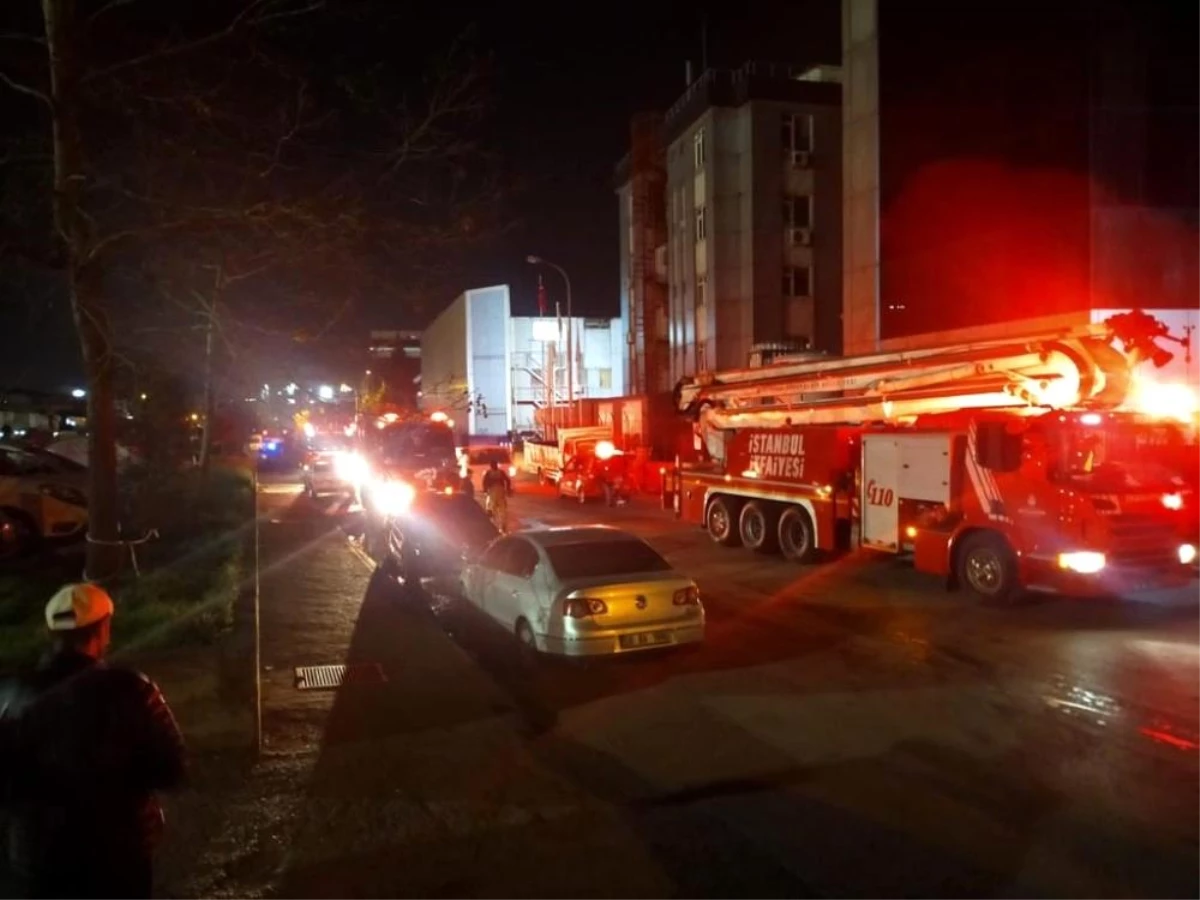 Son dakika haberleri: Tuzla\'da tersaneler bölgesinde korkutan gemi yangını