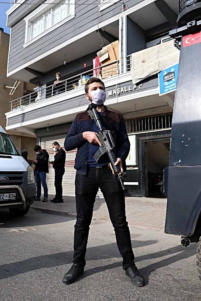 Adana'da şüpheli kargo alarmı