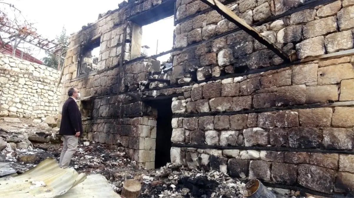 Son dakika haberi | Belde halkı evi yanan aile için seferber oldu