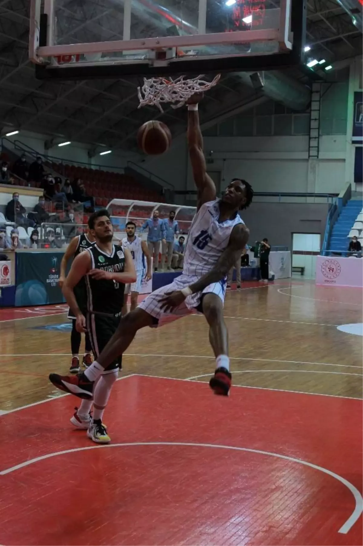 Erkekler Basketbol 1. Ligi: Kocaeli B.B. Kağıtspor: 74 Bornova Belediyespor: 76