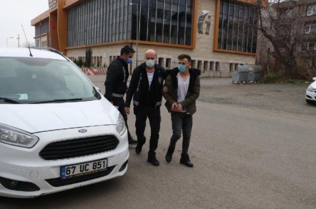 Hem suçlu hem güçlü! Maske takmayan genç, kendisini uyaran polise saldırdı