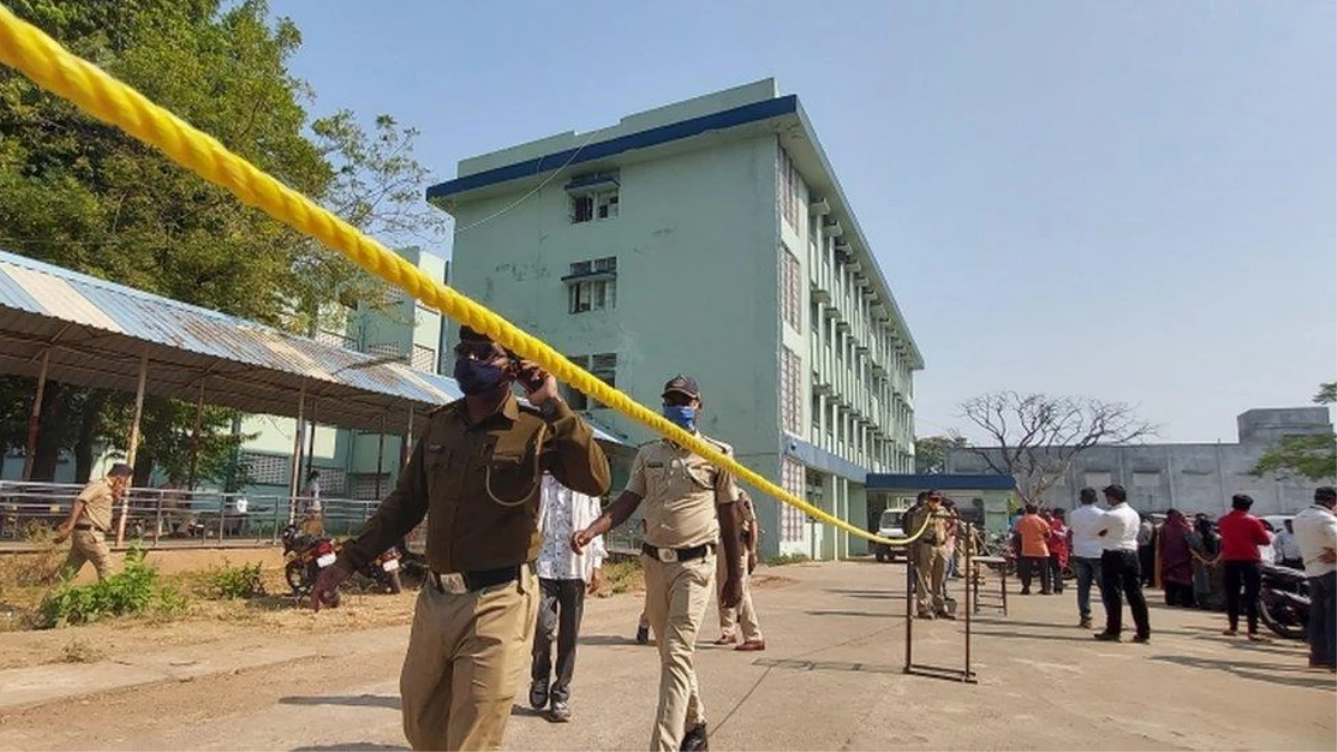 Hindistan\'da hastanede çıkan yangında 10 bebek hayatını kaybetti