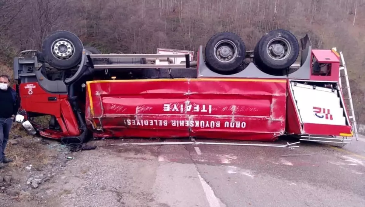 Son dakika haberleri | İtfaiye aracı kaza yaptı: 2 yaralı