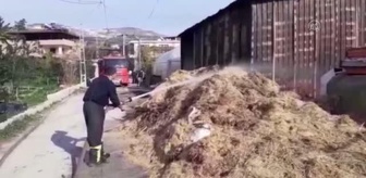 Saman ve buğday yüklü depoda çıkan yangın söndürüldü