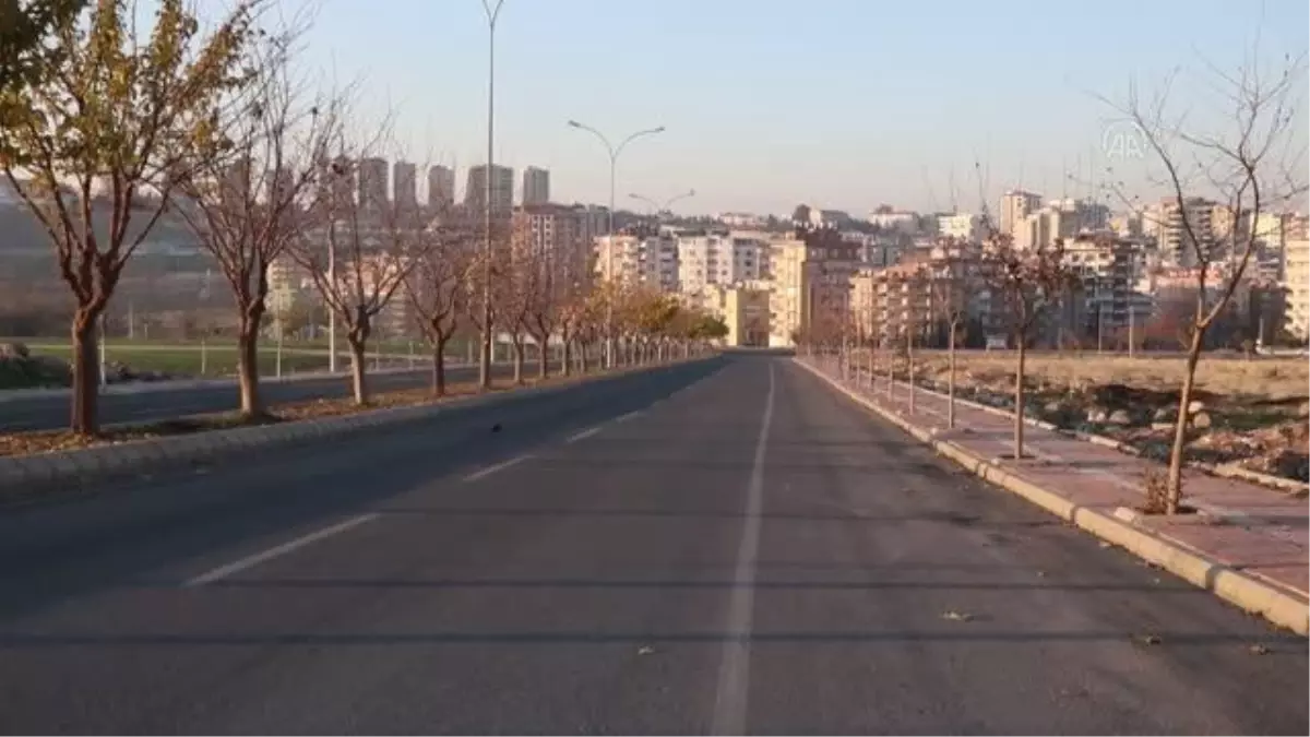 ŞANLIURFA - Cadde ve sokaklar sessizliğe büründü