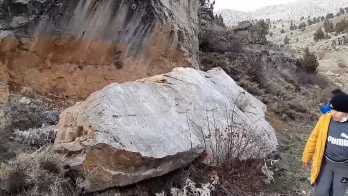 Tufanbeyli\'de tarihi kaya mezarlar ve kabartmaların tahrip edildiği iddiası