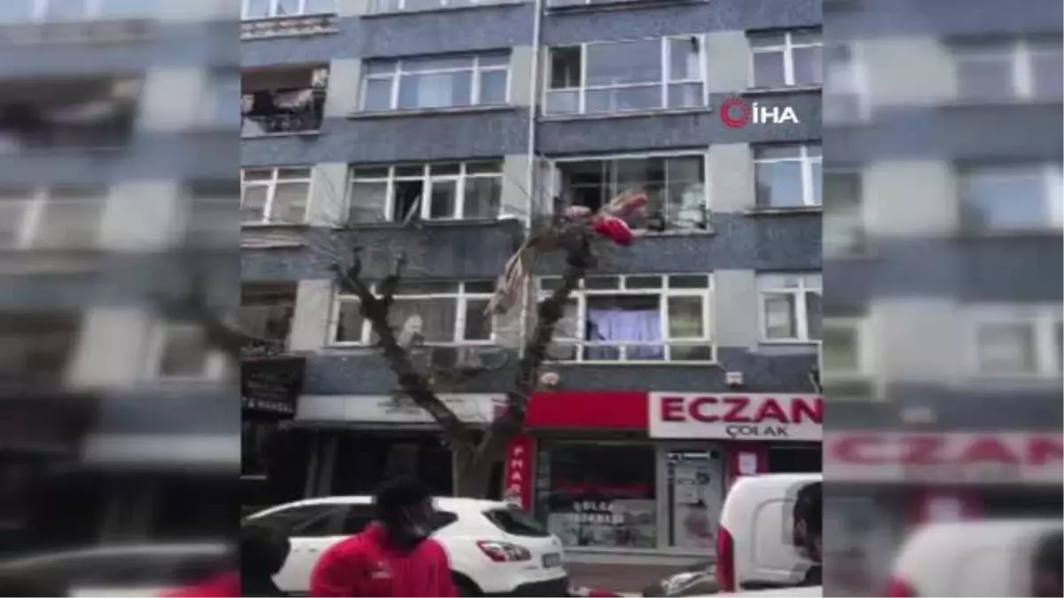 Yabancı uyruklu şahıs eline ne geçtiyse camdan attı