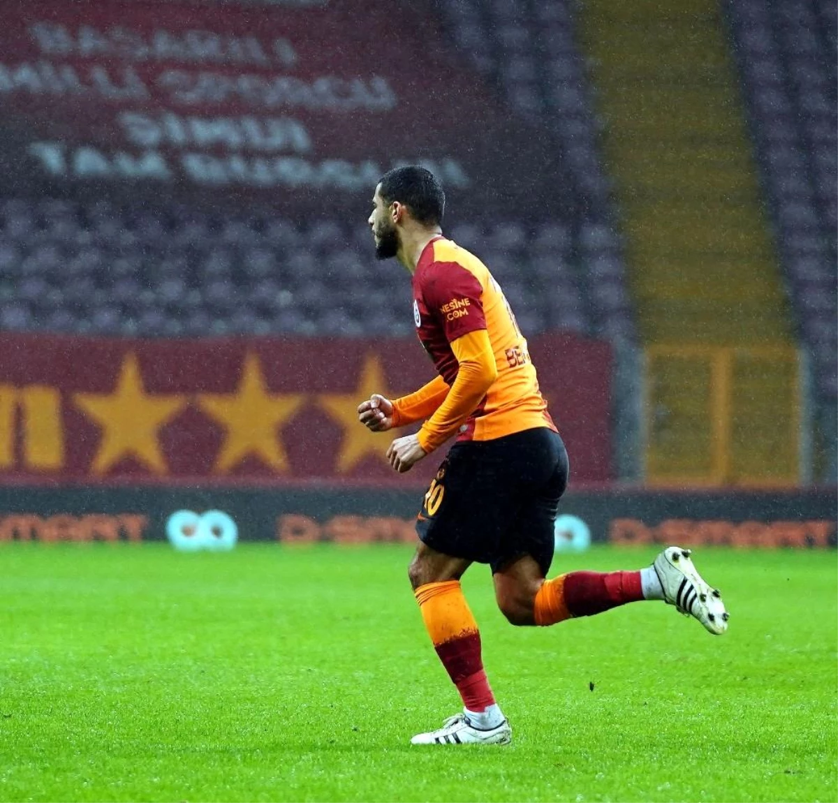 Younes Belhanda, Galatasaray\'daki ilk hat-trickini yaptı