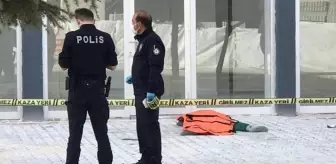 7'nci kattaki evinin penceresinden düşen adam yaşamını yitirdi