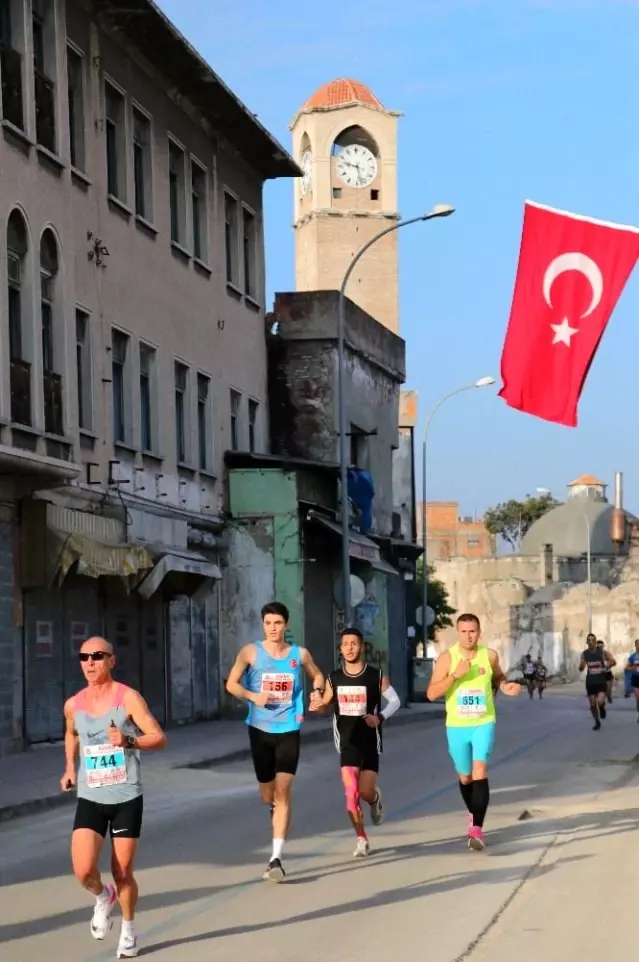 Adana Kurtuluş Yarı Maratonu' kentin tarihi dokusunu yansıttı