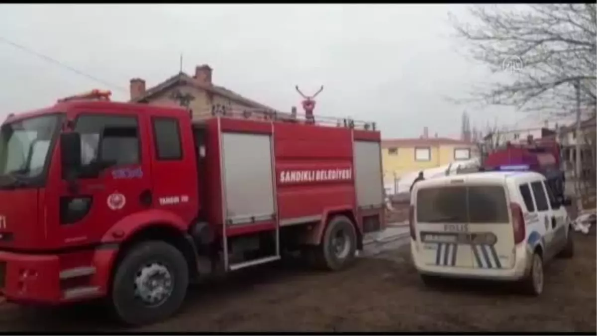 AFYONKARAHİSAR - Metruk binada çıkan yangın söndürüldü