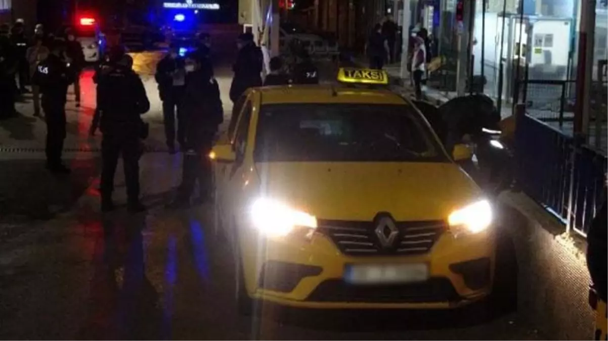 Arkadaşlarına çarpan taksiciyi bıçakladıktan sonra aracı alıp kaçtılar