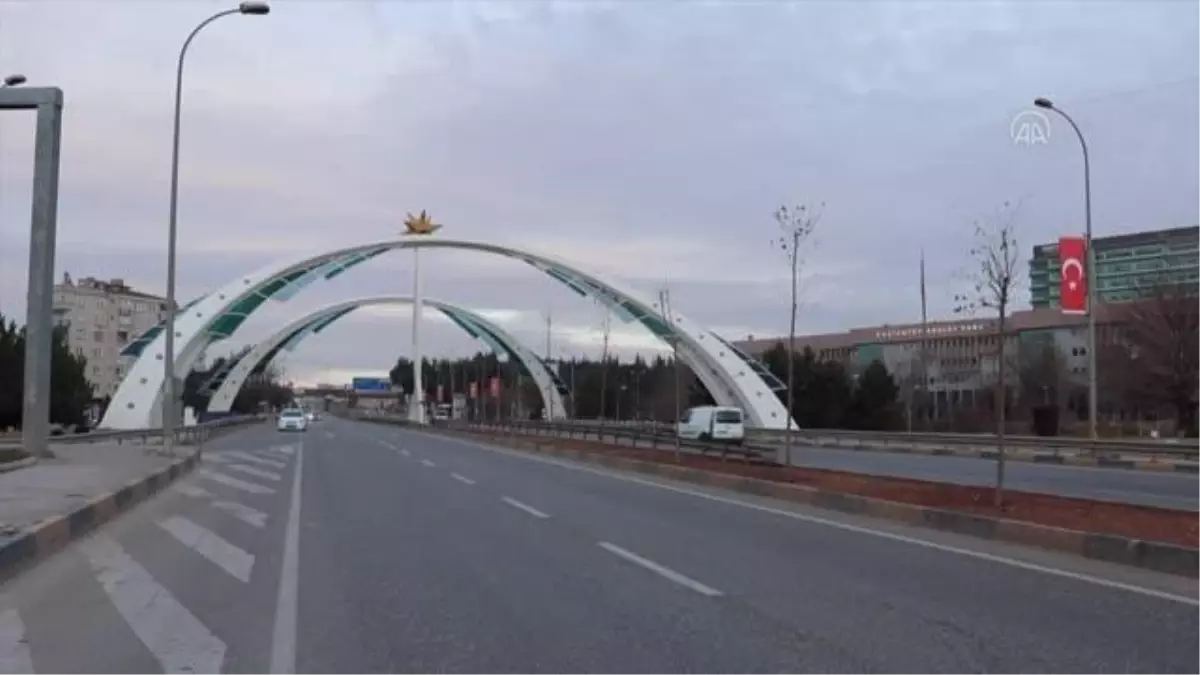 İstanbul pazar gününe sakin uyandı - Eminönü/Sultan Ahmet Meydanı