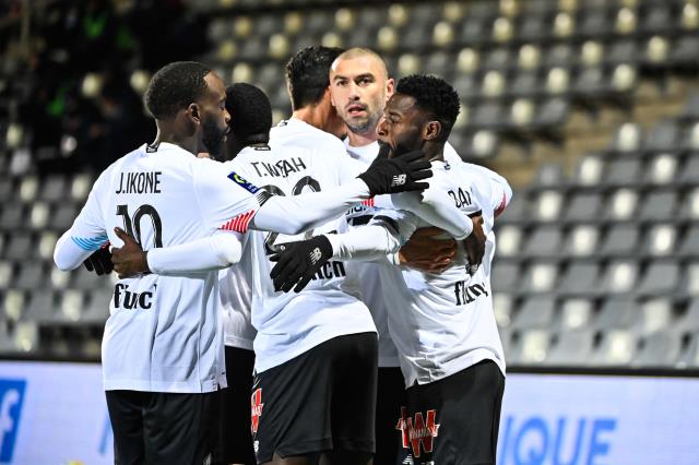 Lille, Burak Yılmaz'ın attığı golle Nimes'i mağlup etti