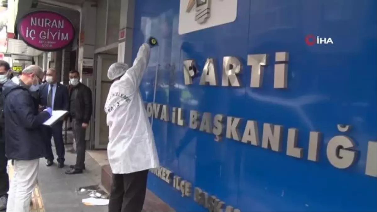 AK Parti il binasına çekiçli saldırı