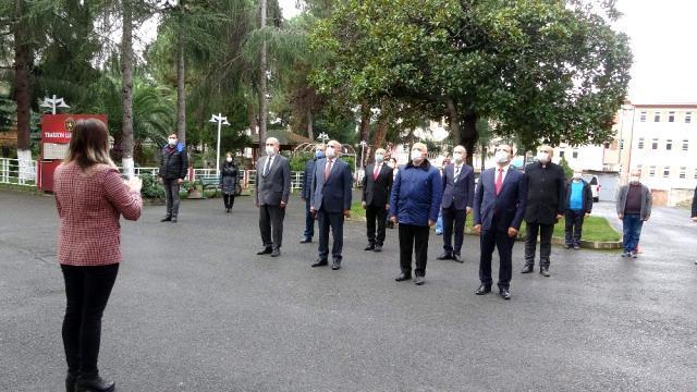 Bakan Selçuk: On binlerce okulumuzda bugün İstiklal Marşı okundu