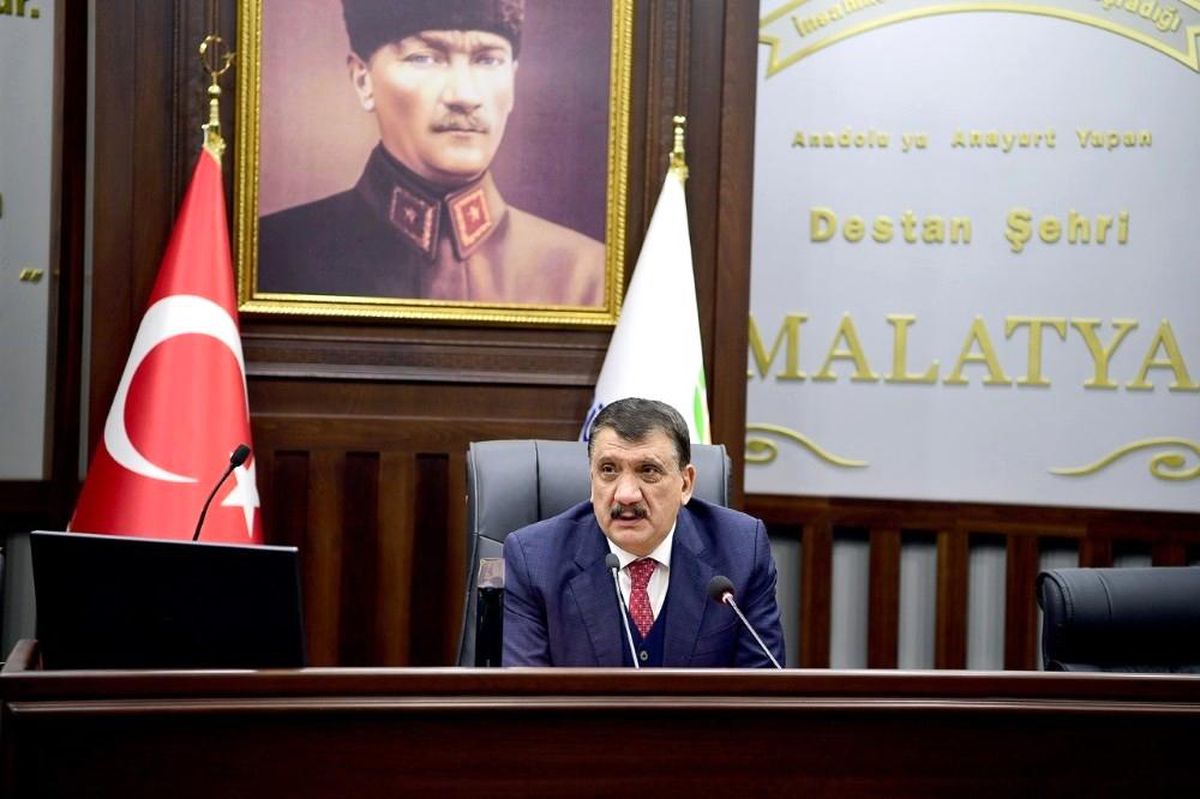 Başkan Gürkan istişare toplantısında yöneticilerle bir araya geldi