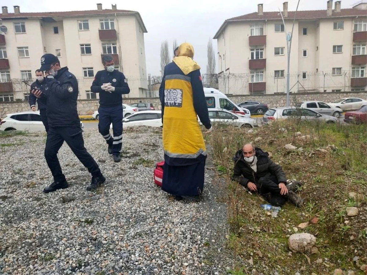 Boş arazide hareketsiz yatan şahıs vatandaşları korkuttu