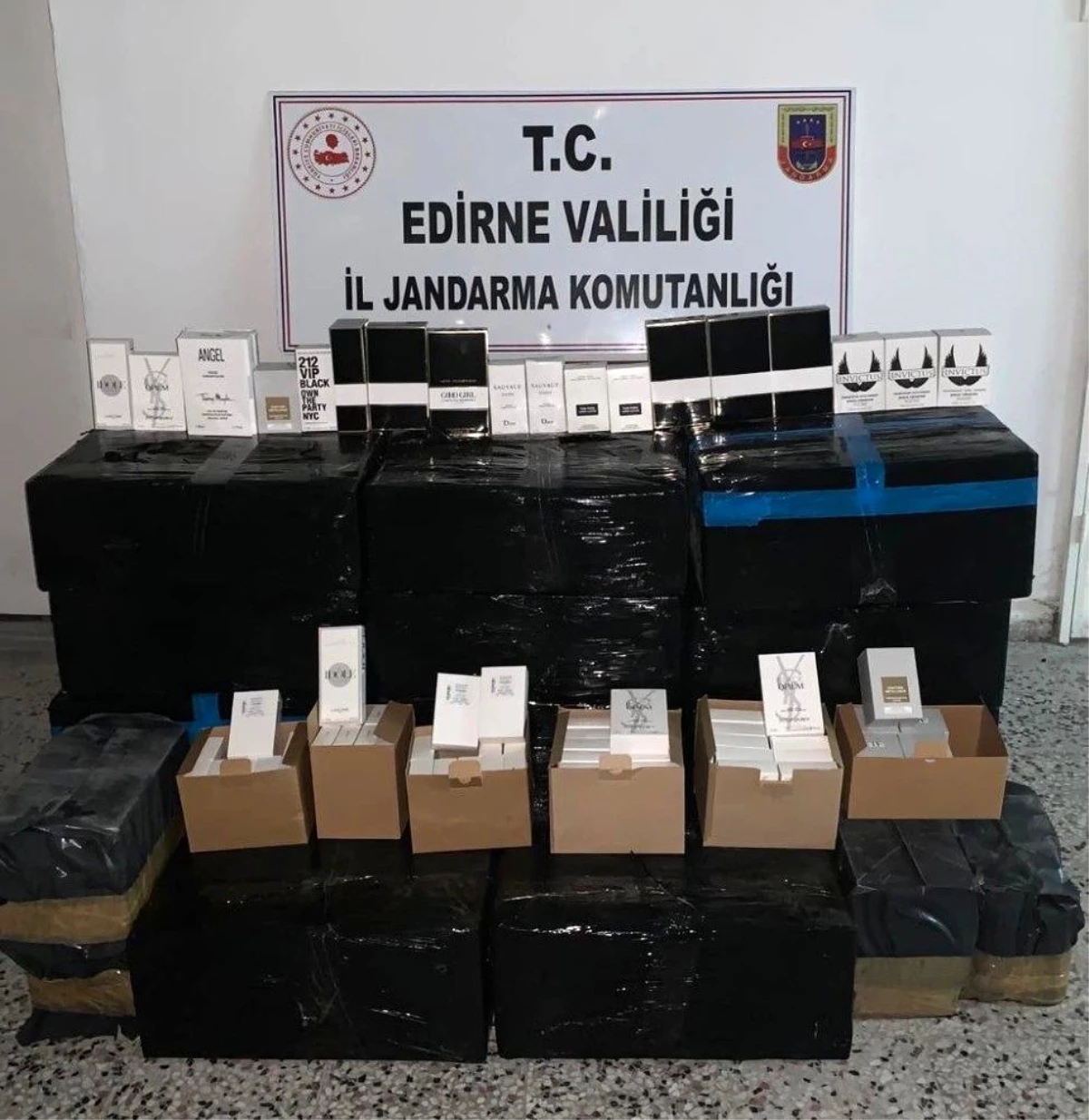 Edirne\'de 60 bin TL\'lik 600 adet kaçak parfüm ele geçirildi