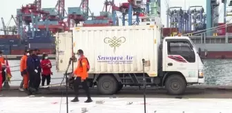 Endonezya'da dalgıçlar yolcu uçağının karakutusuna ulaşmaya çalışıyor
