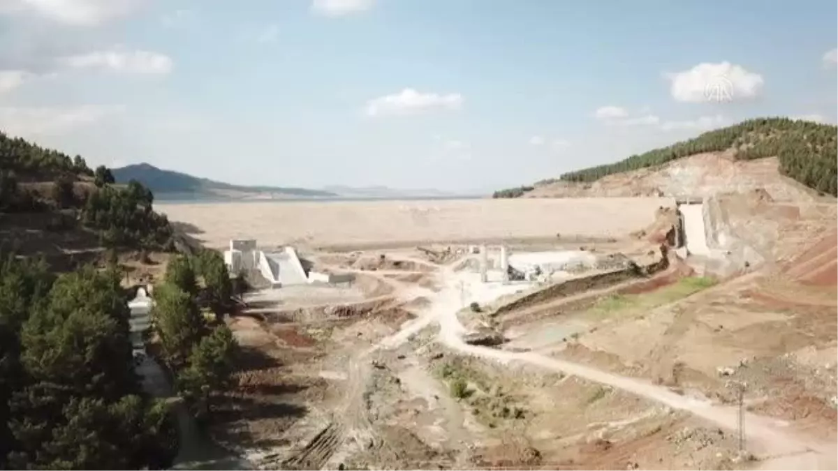 GAZİANTEP - Baraj suyu çekilince eski demiryolu ve köprü ortaya çıktı