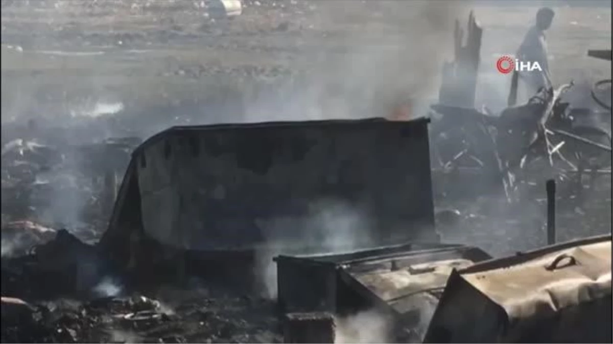 Son dakika haber! Karaçi\'deki gecekondu mahallesinde yangın 50 gecekondu alev alev yandı
