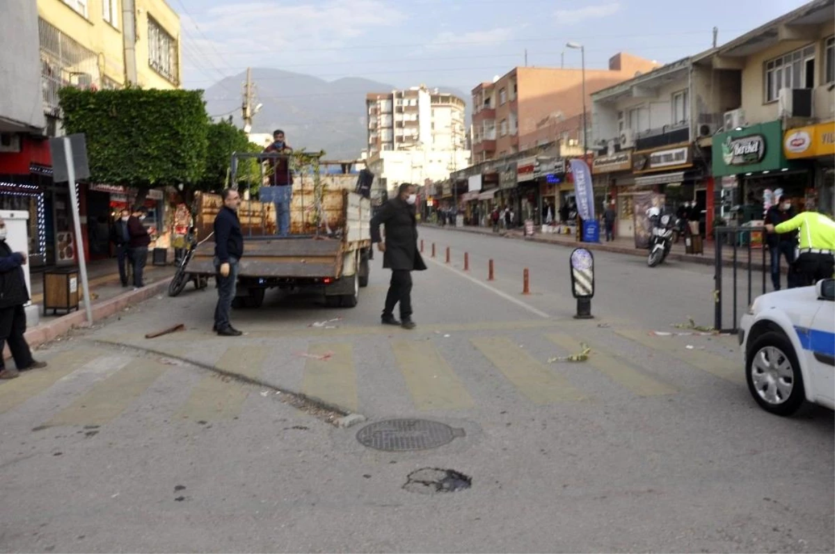 Payas\'ın en işlek caddeleri yeniden trafiğe açıldı