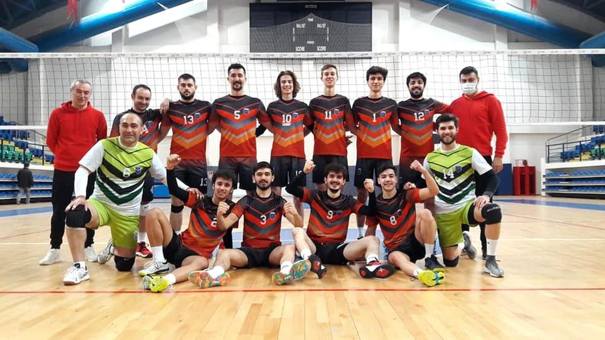Şeref Koleji Erkek Voleybol Takımı Kütahya\'dan galibiyetle döndü