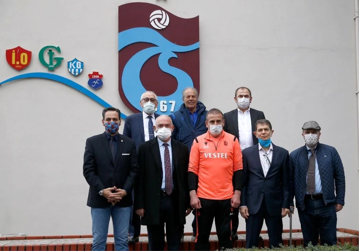 Trabzonspor kurul başkanlarından teknik direktör Avcı\'ya ziyaret