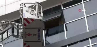 Son dakika 3. sayfa: Çağlayan'da bir otelde çıkan yangını film izler gibi izlediler