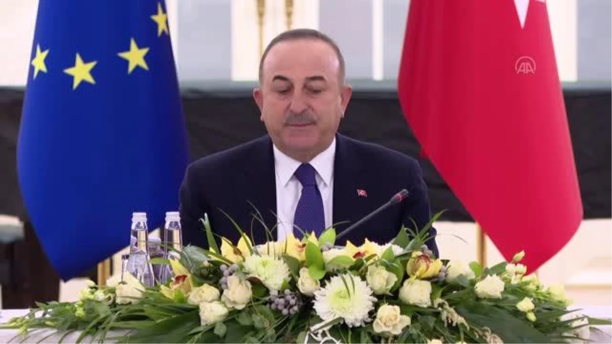 Çavuşoğlu: "2021\'in dayanışmanın, çok taraflılığın, diplomasi ve diyaloğun hakim olduğu bir sene olmasını diliyoruz"