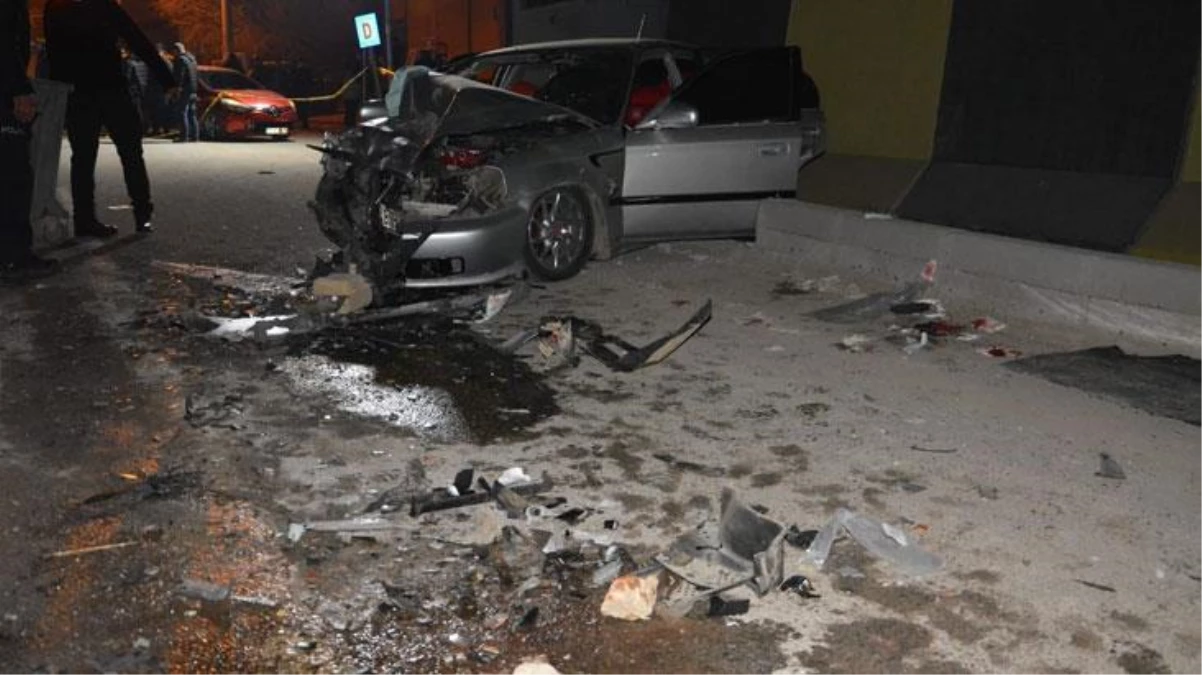 Diyarbakır\'da feci kaza! İki araç kafa kafaya çarpıştı: 1 ölü, 5 yaralı