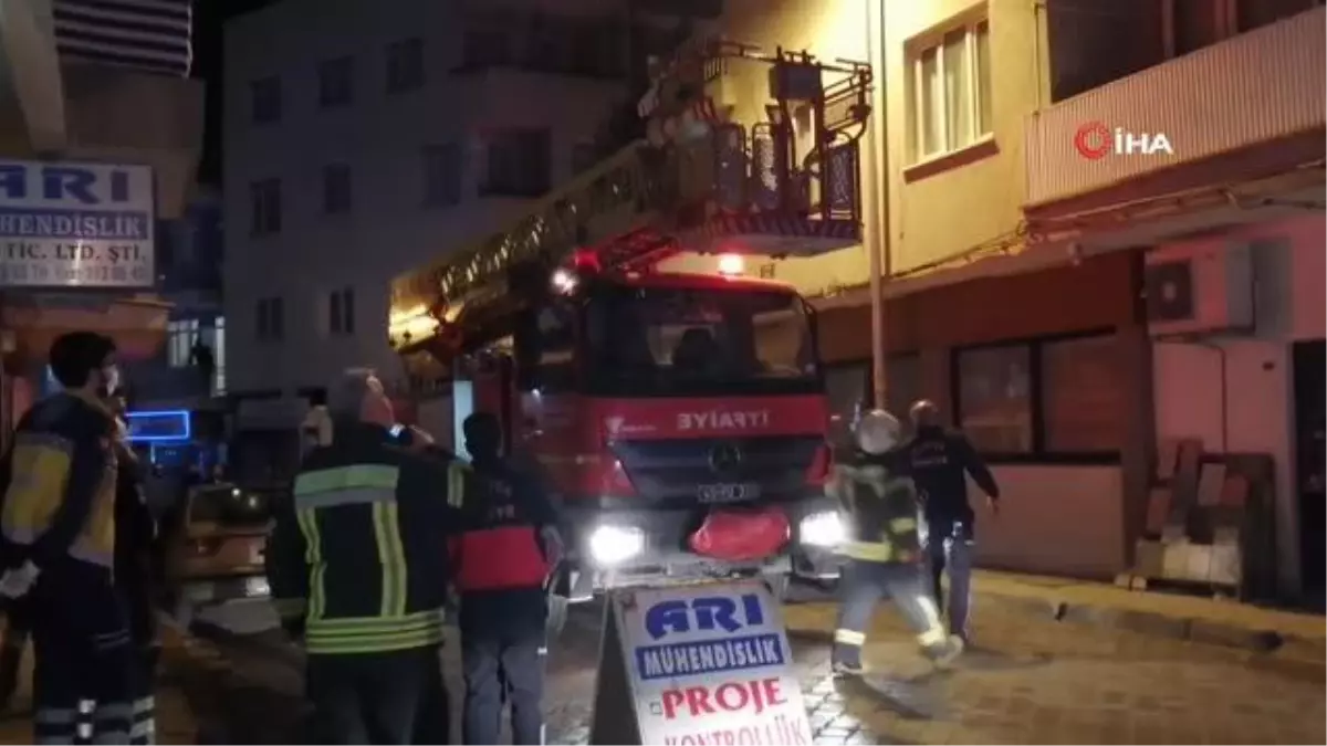 Genç kadın 4.kattan 3'üncü katın balkonuna düştü