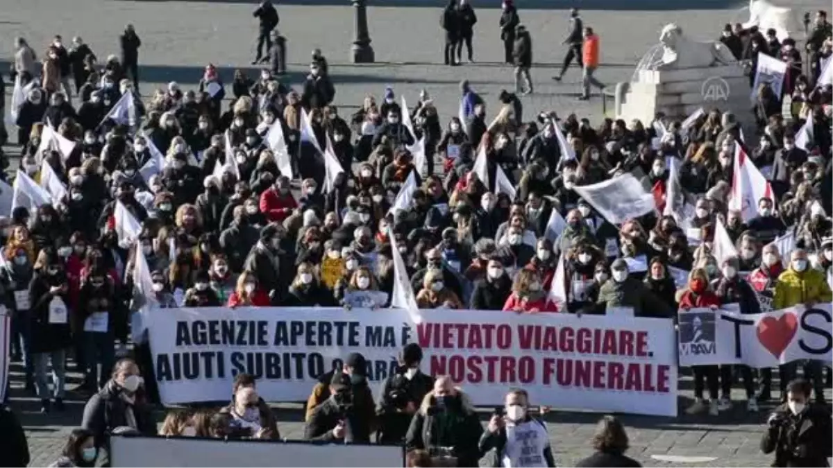 Son dakika haberleri | İtalya\'da turizm sektörü çalışanları meydana indi