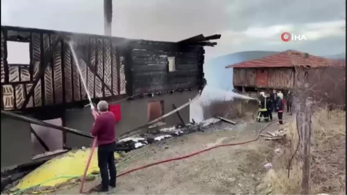 Son dakika haber! - Kastamonu\'da elektrik kontağından çıkan yangında 1 ev yandı