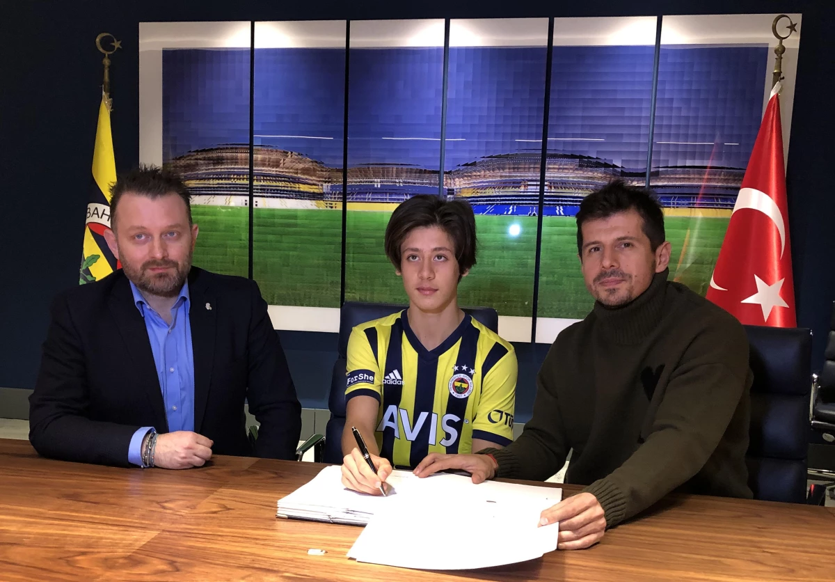 Fenerbahçe, altyapı oyuncusu Arda Güler ile 2,5 yıllık sözleşme imzaladı