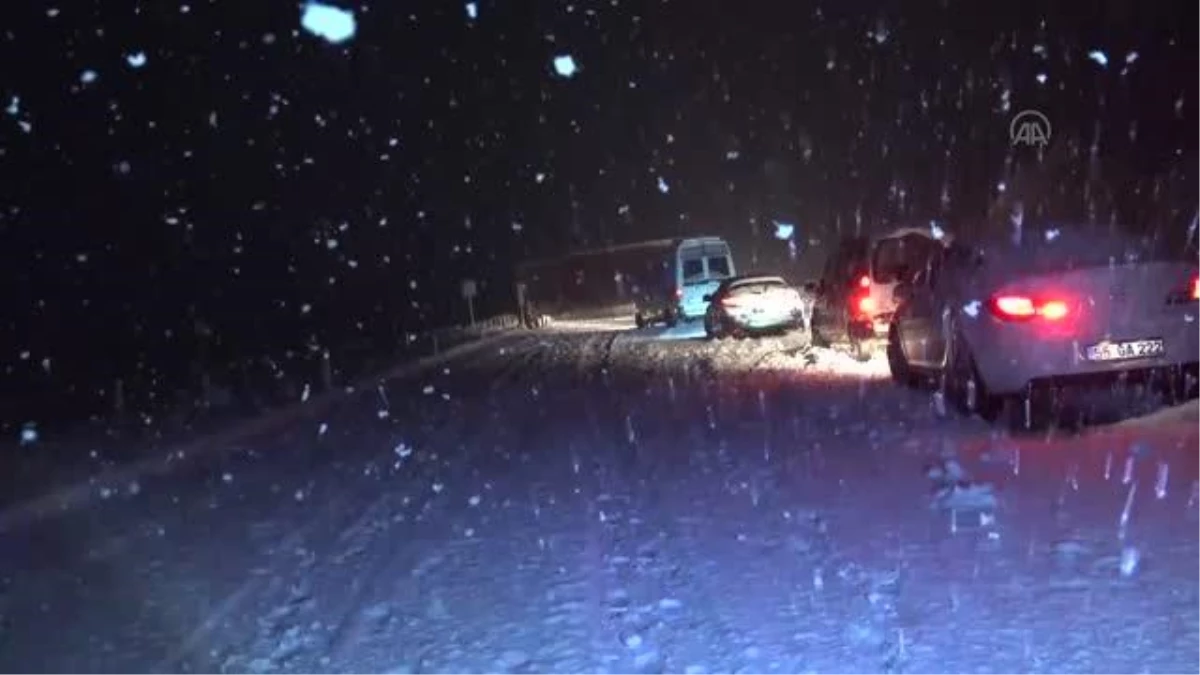 Kar yağışı nedeniyle Kayseri-Sivas kara yolunda çok sayıda araç mahsur kaldı