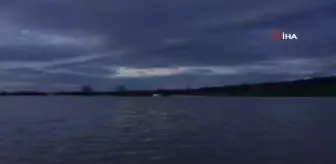 Son dakika haberi! Sel sularına kapılan aracının üstünde kurtarılmayı bekledi