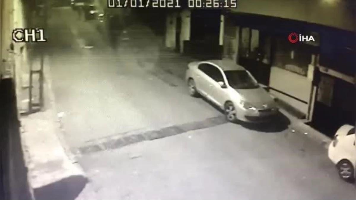 Yılbaşı gecesi vatandaşları şoke eden bıçaklı saldırı kamerada
