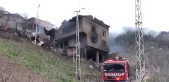 Son dakika haberleri | 7 bina ve 2 samanlığın hasar gördüğü yangınla ilgili çalışmalar sürüyor