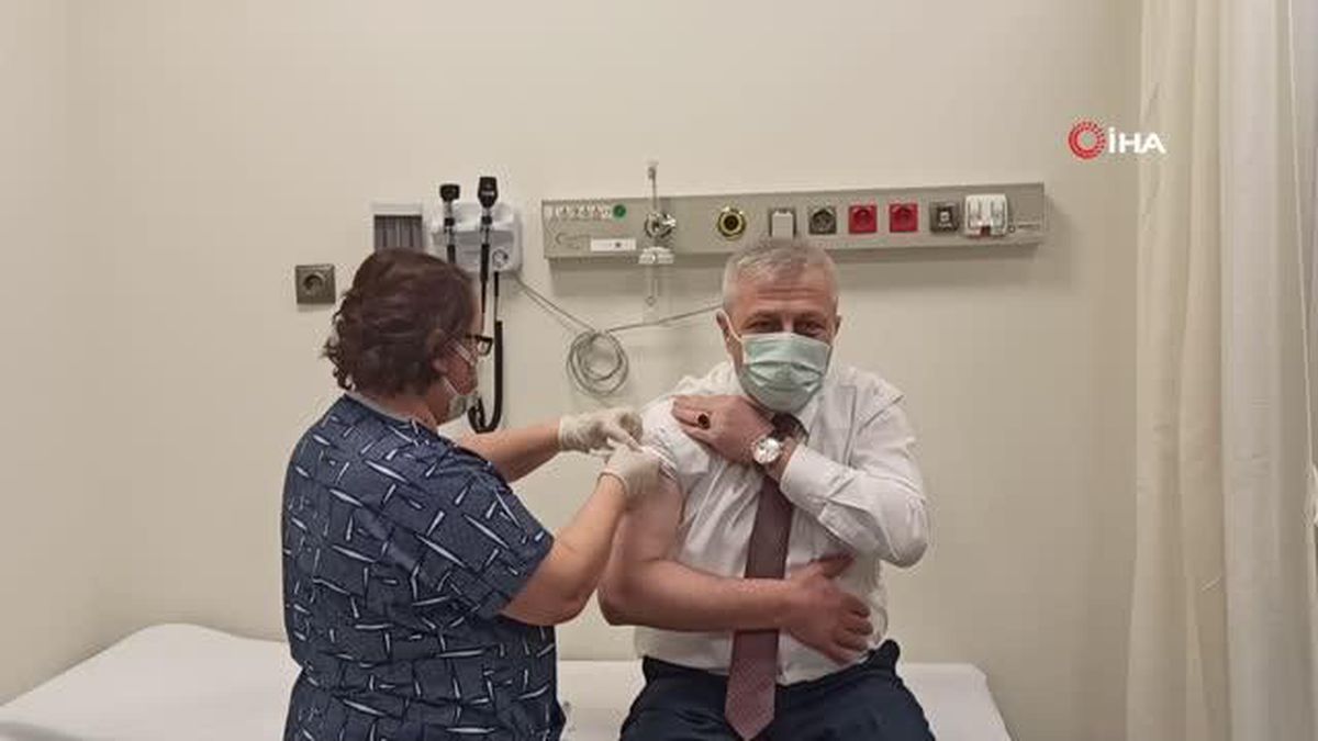 Bursa İl Sağlık Müdürü tekrar korona virüs aşısı oldu