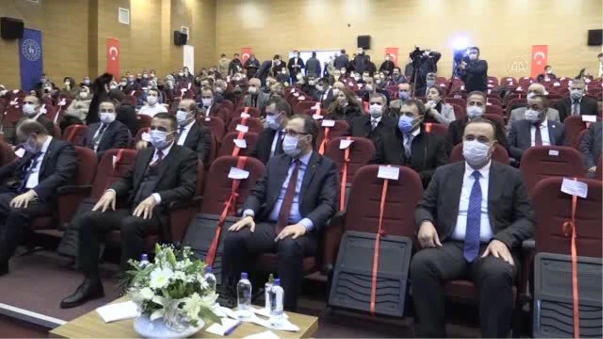 Gençlik ve Spor Bakanı Kasapoğlu, Veyselkarani beldesini ziyaret etti