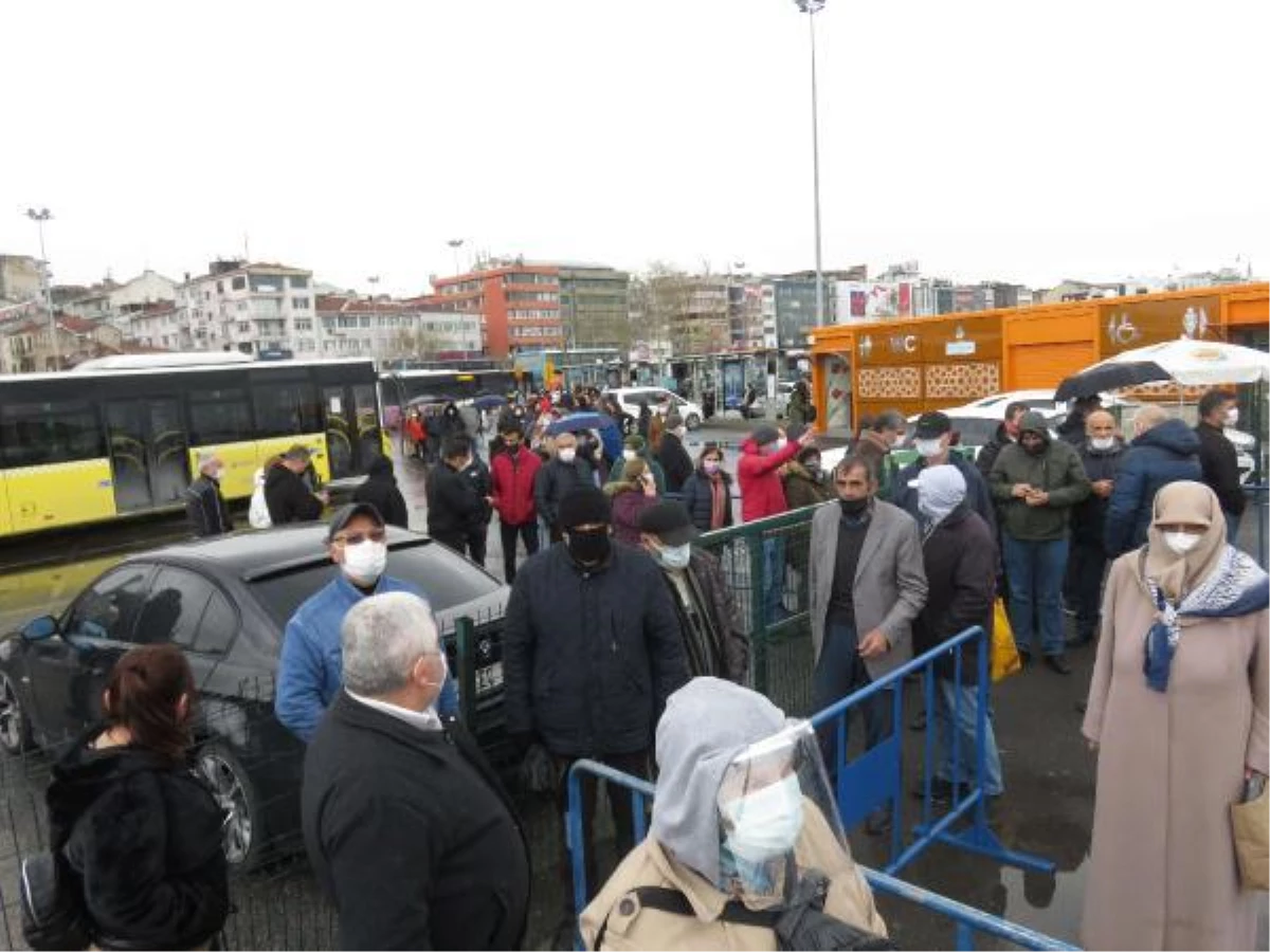 İstanbul\'da HES kodu eşleştirmesinde son güne kalanlar uzun kuyruklar oluşturdu