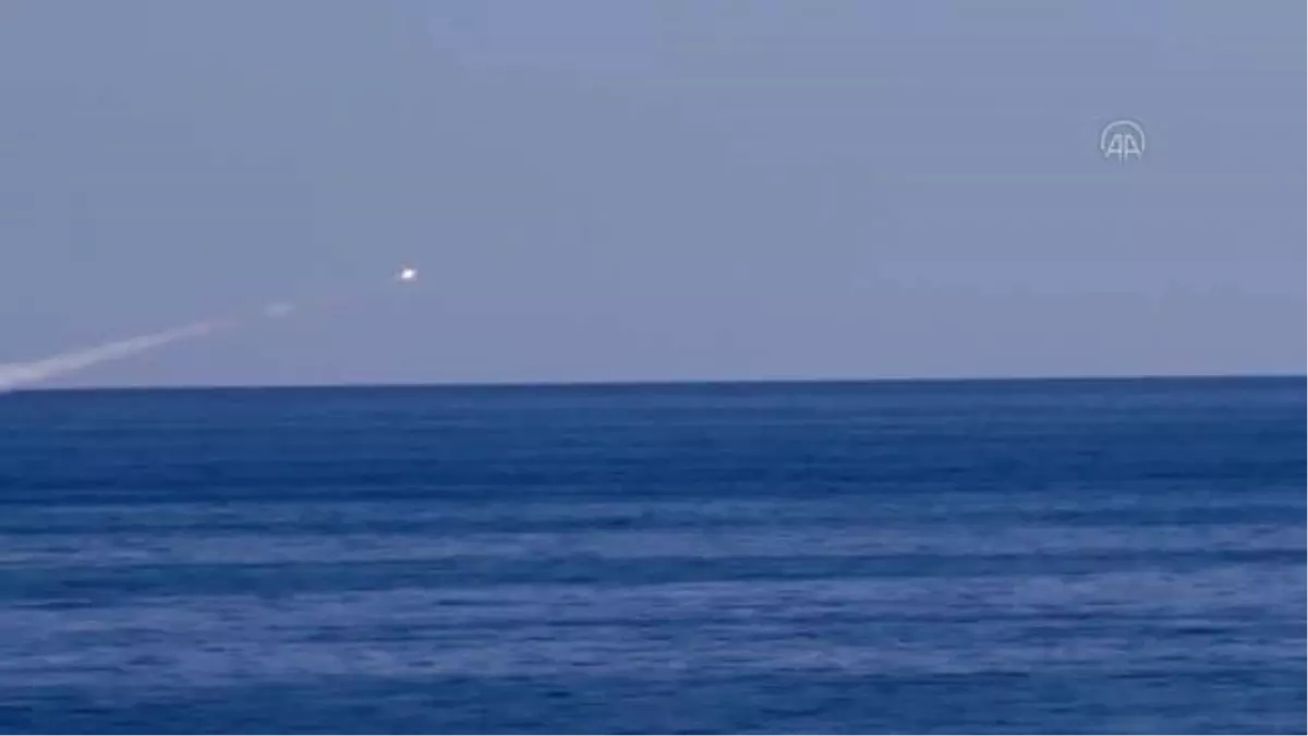 İran Deniz Kuvvetlerinin Hint Okyanusu\'ndaki tatbikatı sürüyor