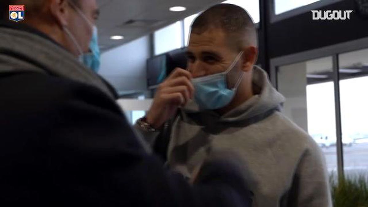 Islam Slimani Lyon\'a Katıldı