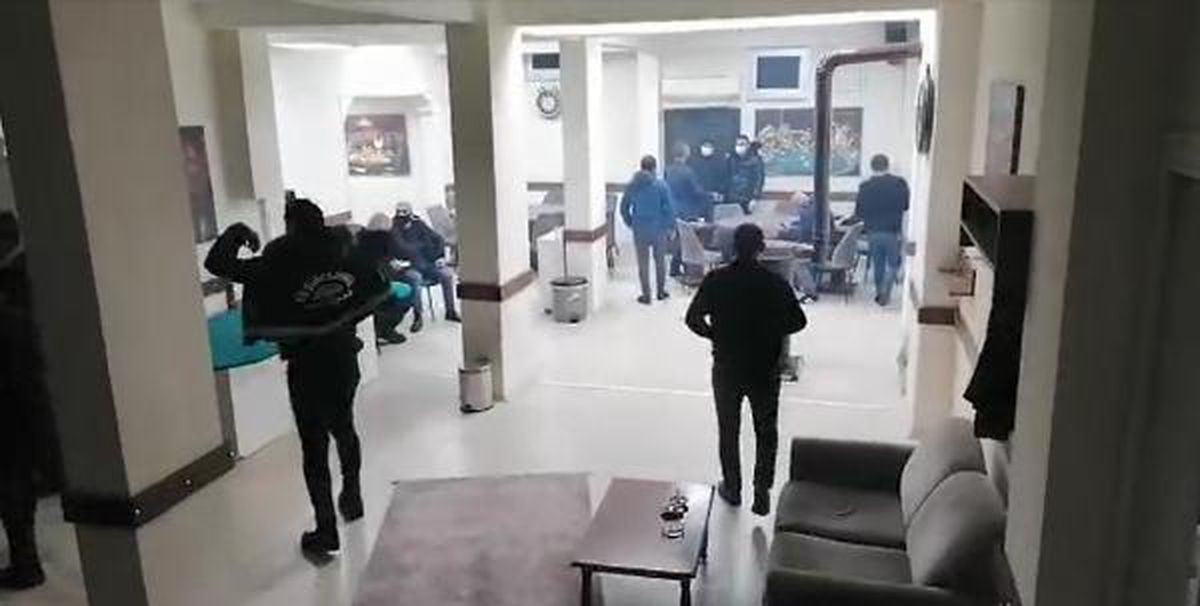 İzmit\'te kumar oynayan 16 kişiye ceza