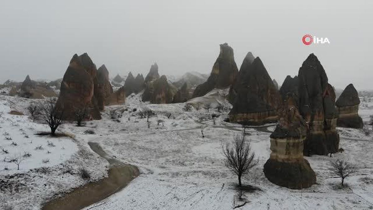 Kapadokya'da kartpostallık kar manzaraları