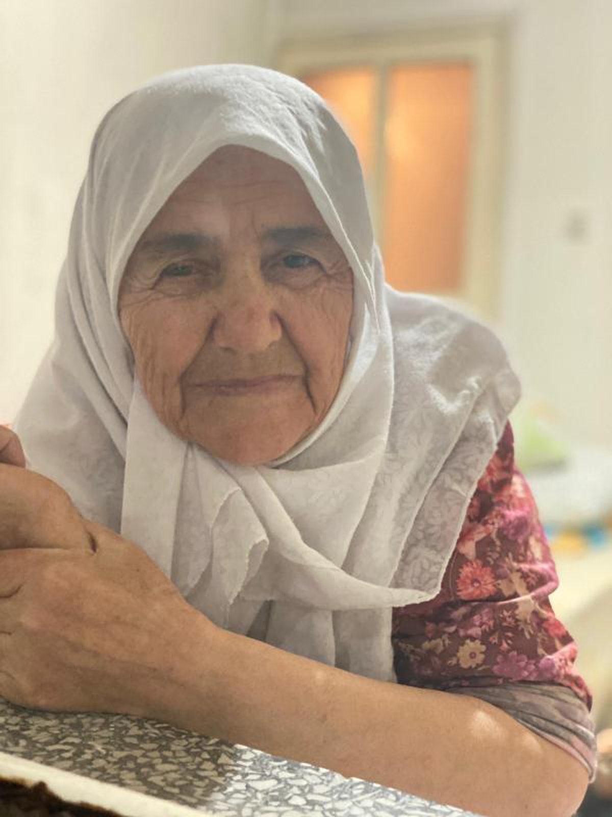 "Komşuyuz" yalanıyla ve giren anne kız, yaşlı kadını dolandırdı