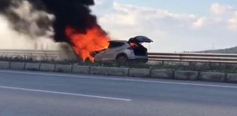 Seyir halindeki otomobil yandı